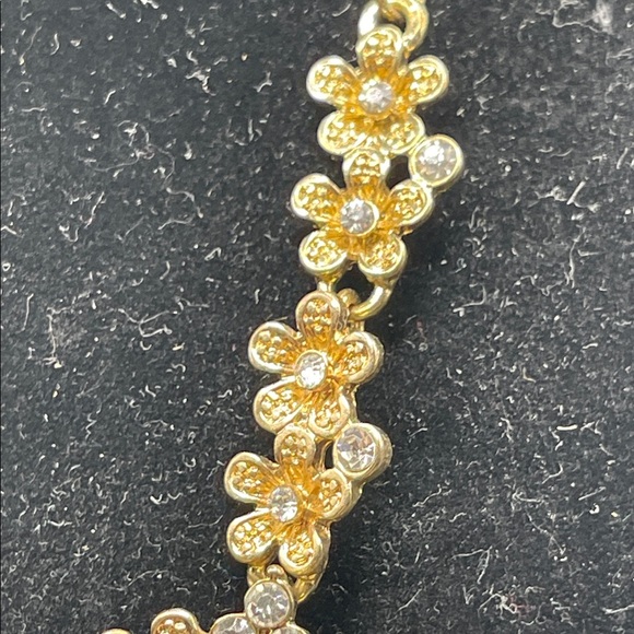 2.15.26-30 Elegant Goldtone & Clear Faceted Prong-set Floral Necklace(7”+2”) - Picture 6 of 9